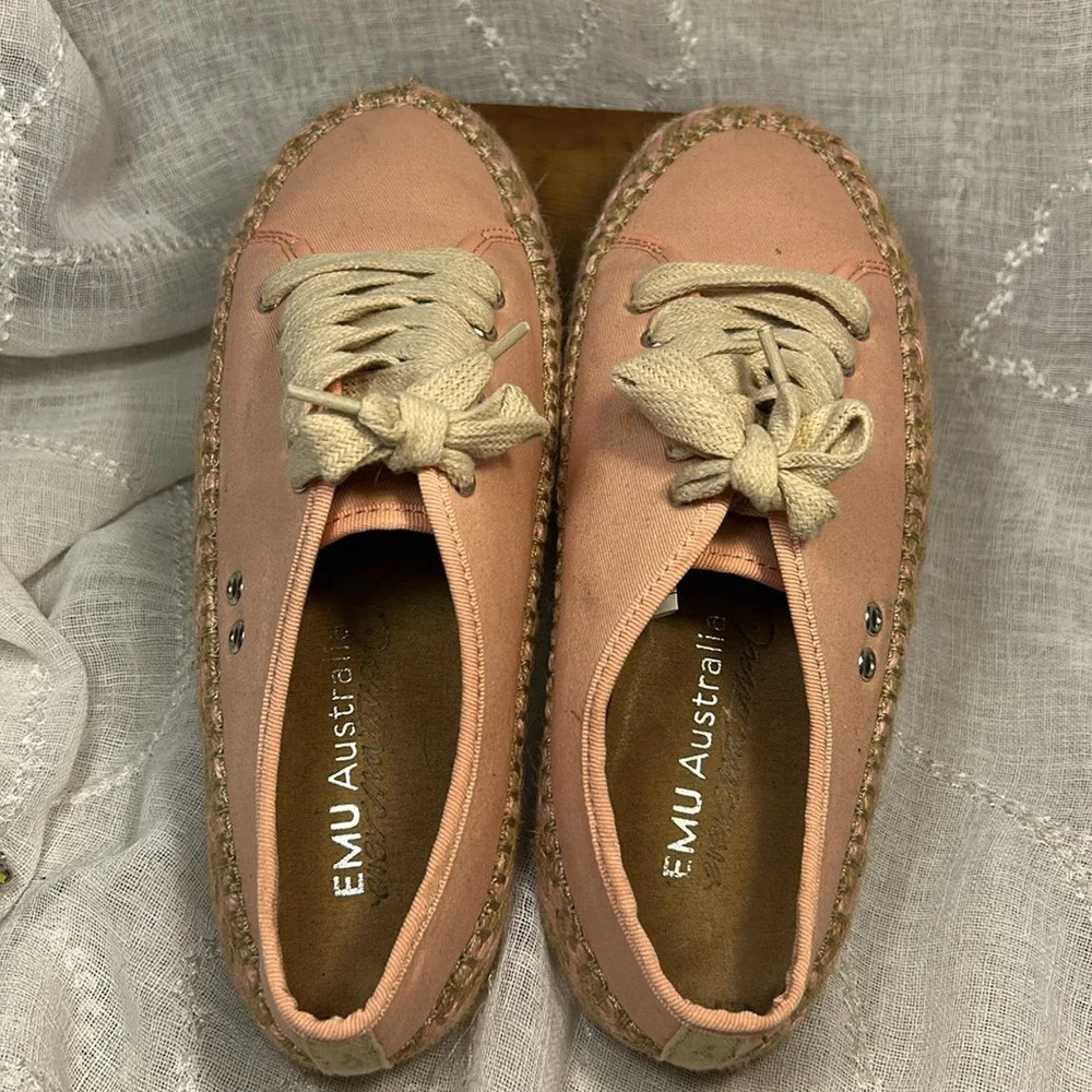 NWOT EMU espadrille leather flats
